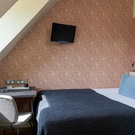Le Petit Beaumarchais & Hotel